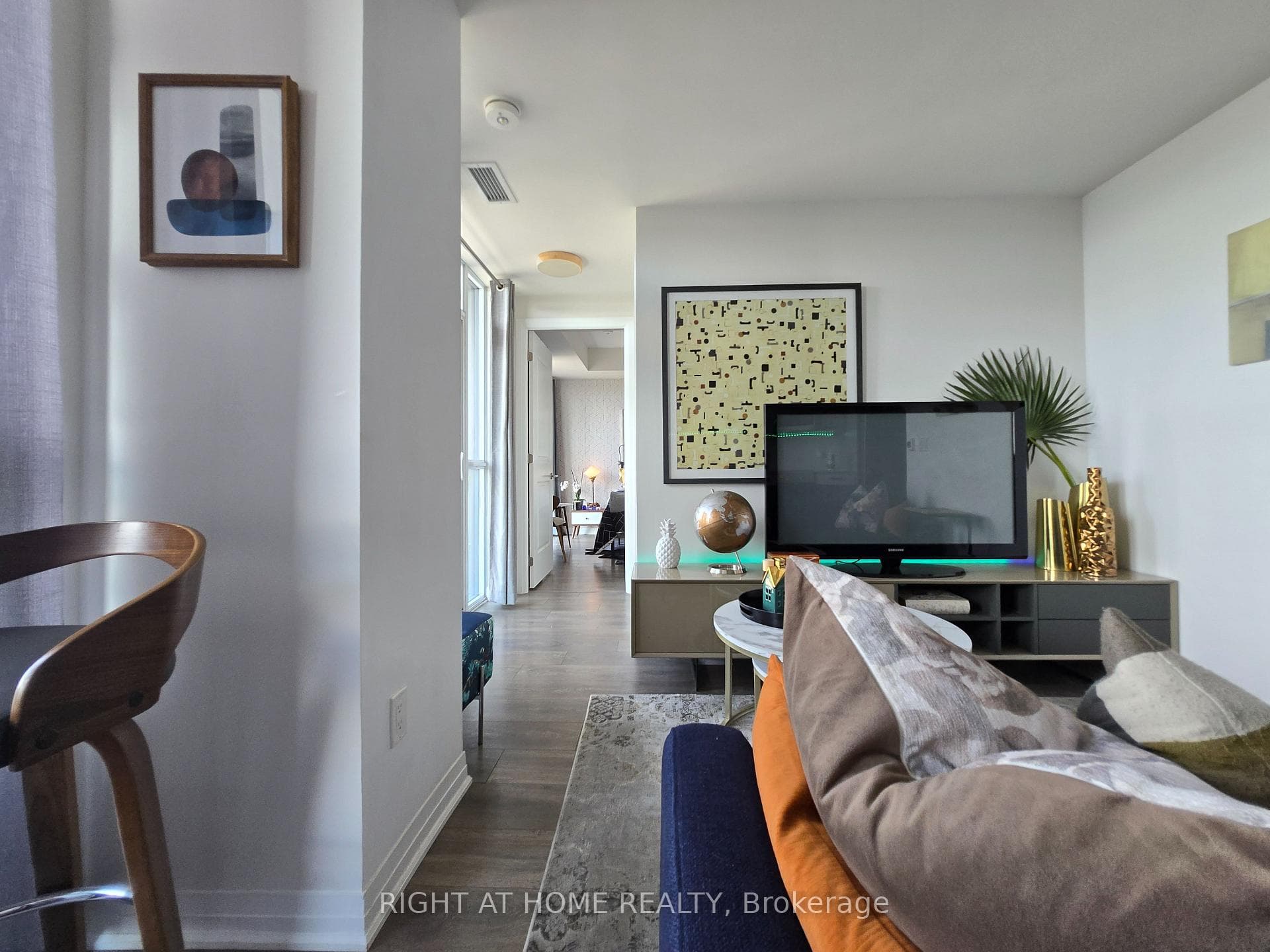 2301 Danforth Avenue Unit 715 photo 6