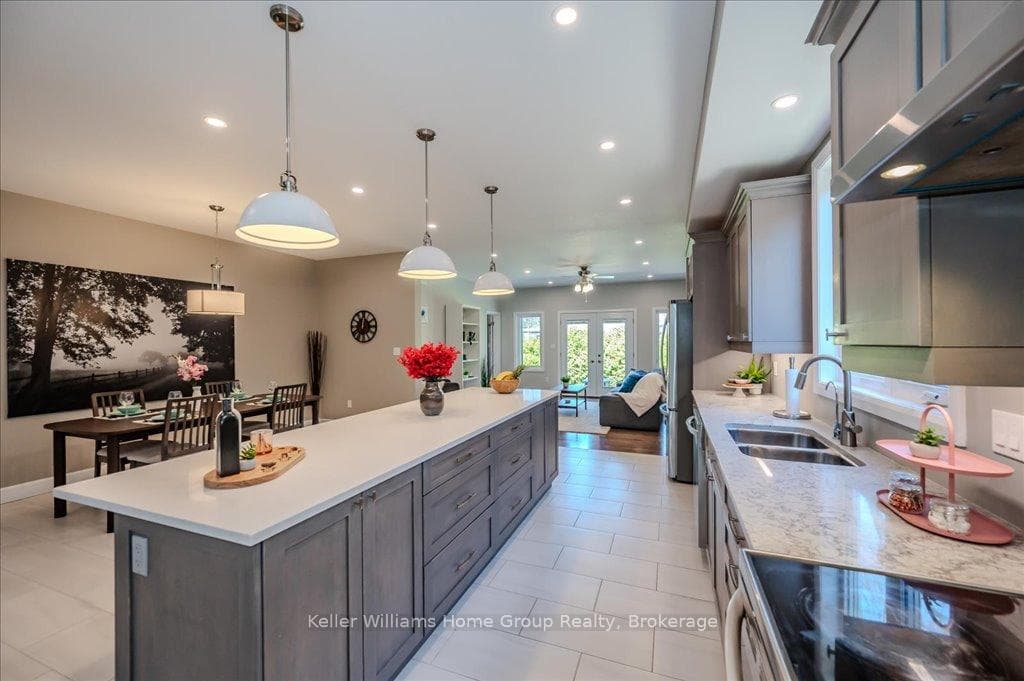 479 St George Street photo 11