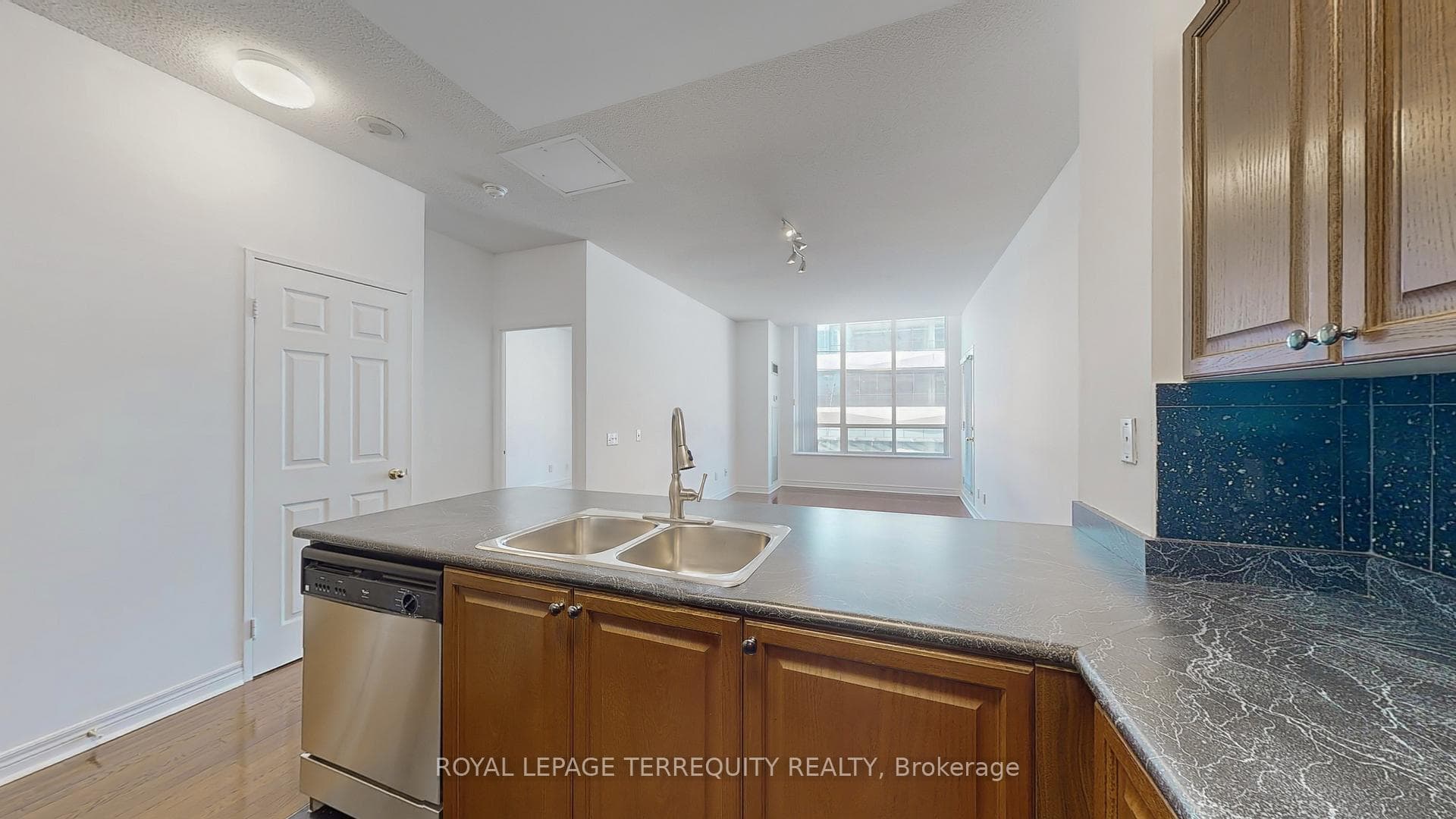 18 Parkview Avenue Unit 207 photo 8