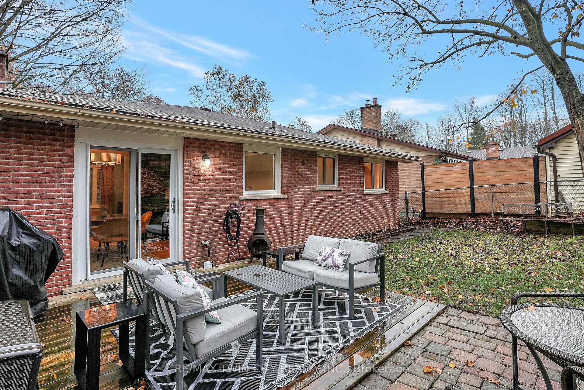 10 Vincent Drive photo 33