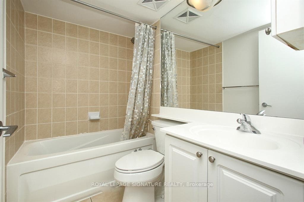 231 Fort York Boulevard Unit 729 photo 11