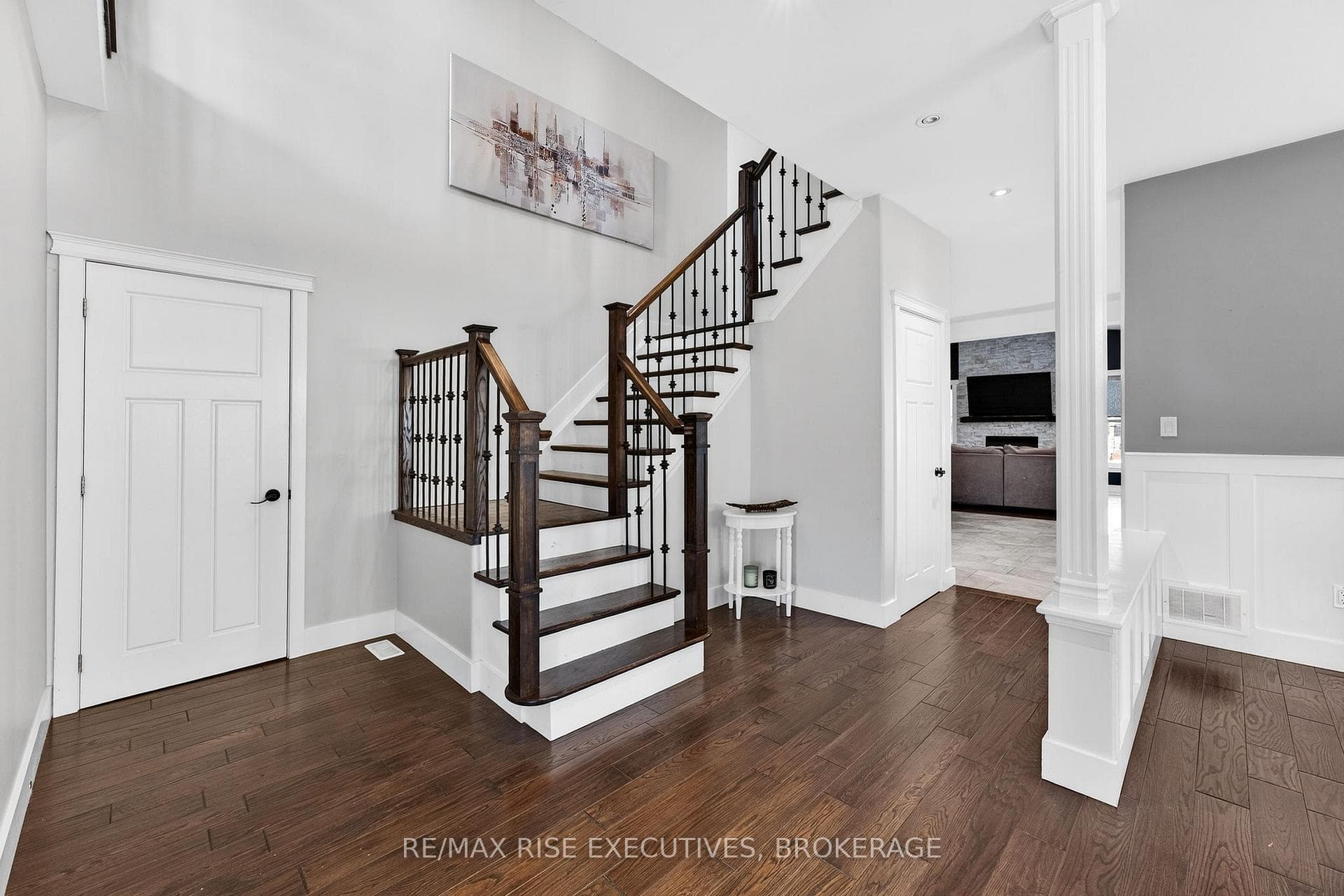 700 Stonehenge Street photo 16