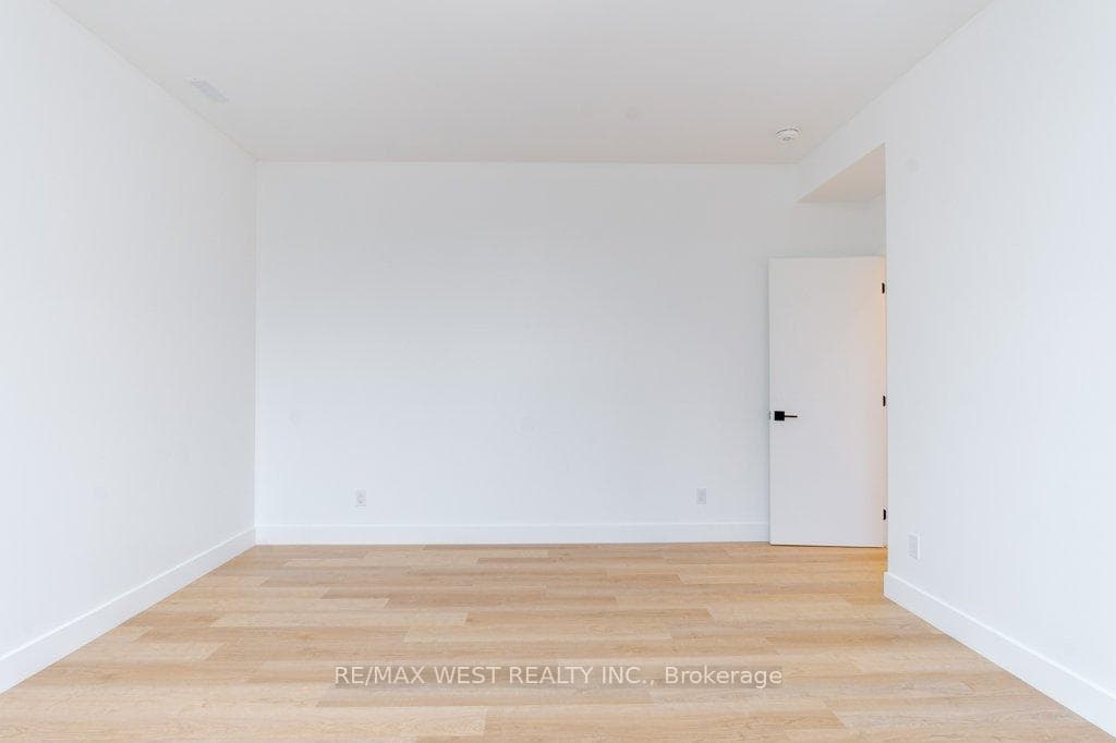 63 Lonborough Avenue Unit Upper photo 13