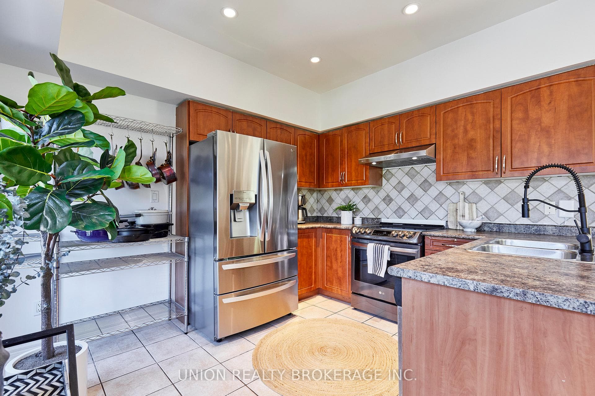 1496 Victoria Park Avenue Unit 256 photo 9