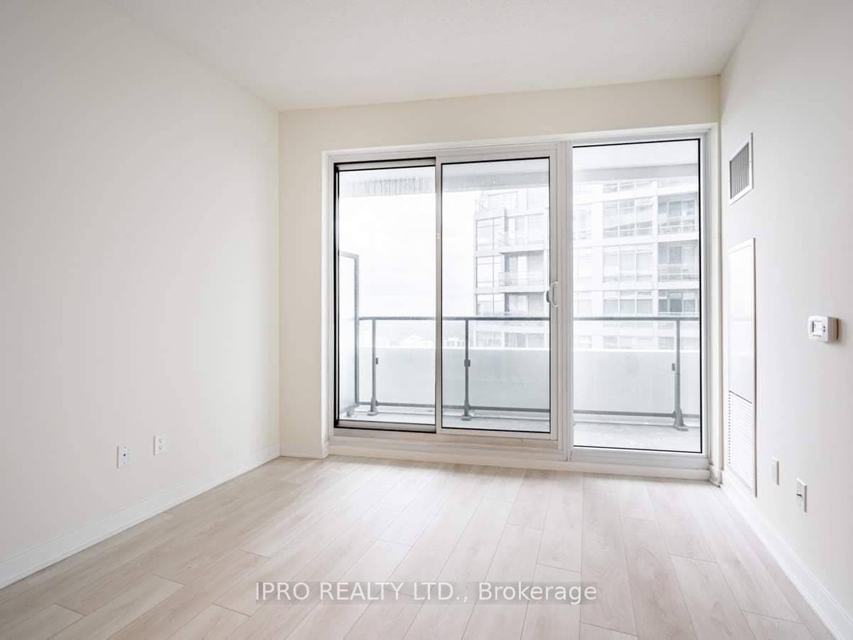 2221 Yonge Street Unit 3704 photo 9