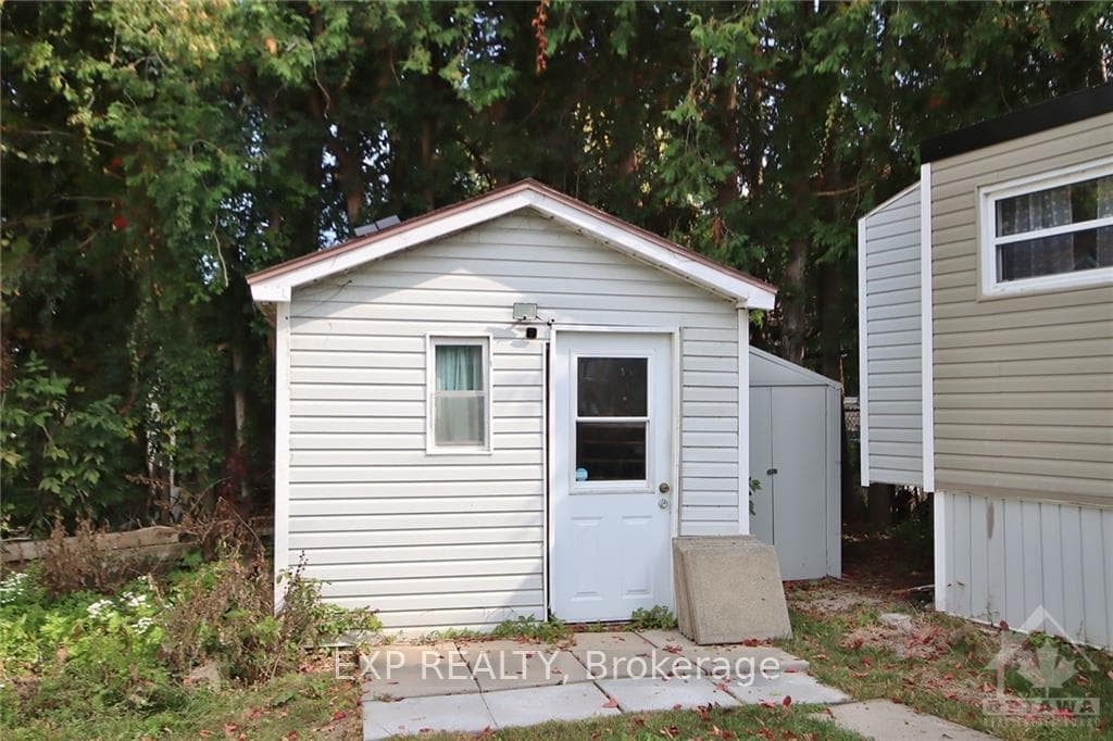 12 PANAMA Avenue photo 29