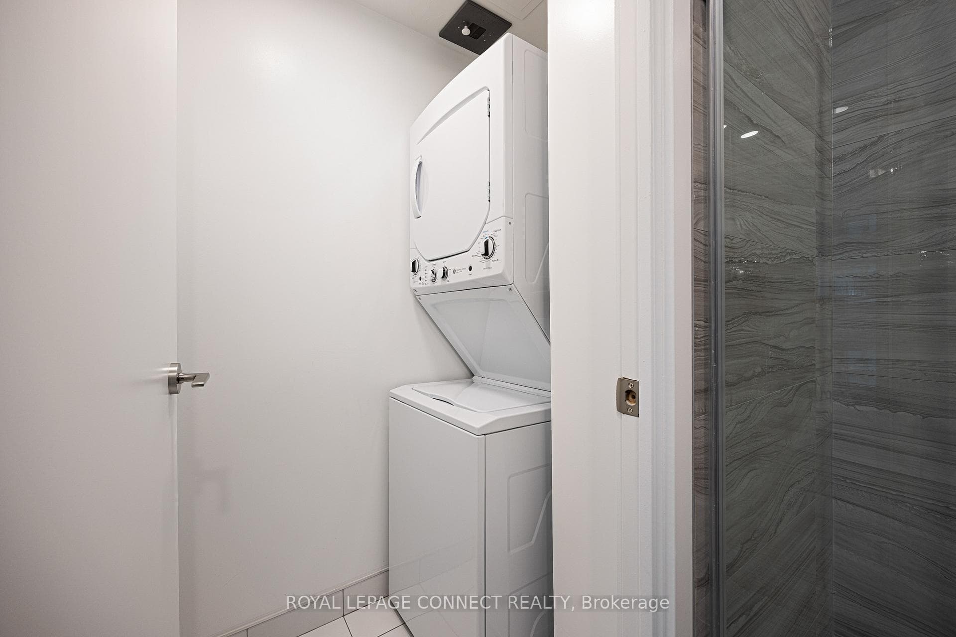 39 Roehampton Avenue Unit 2907 photo 17