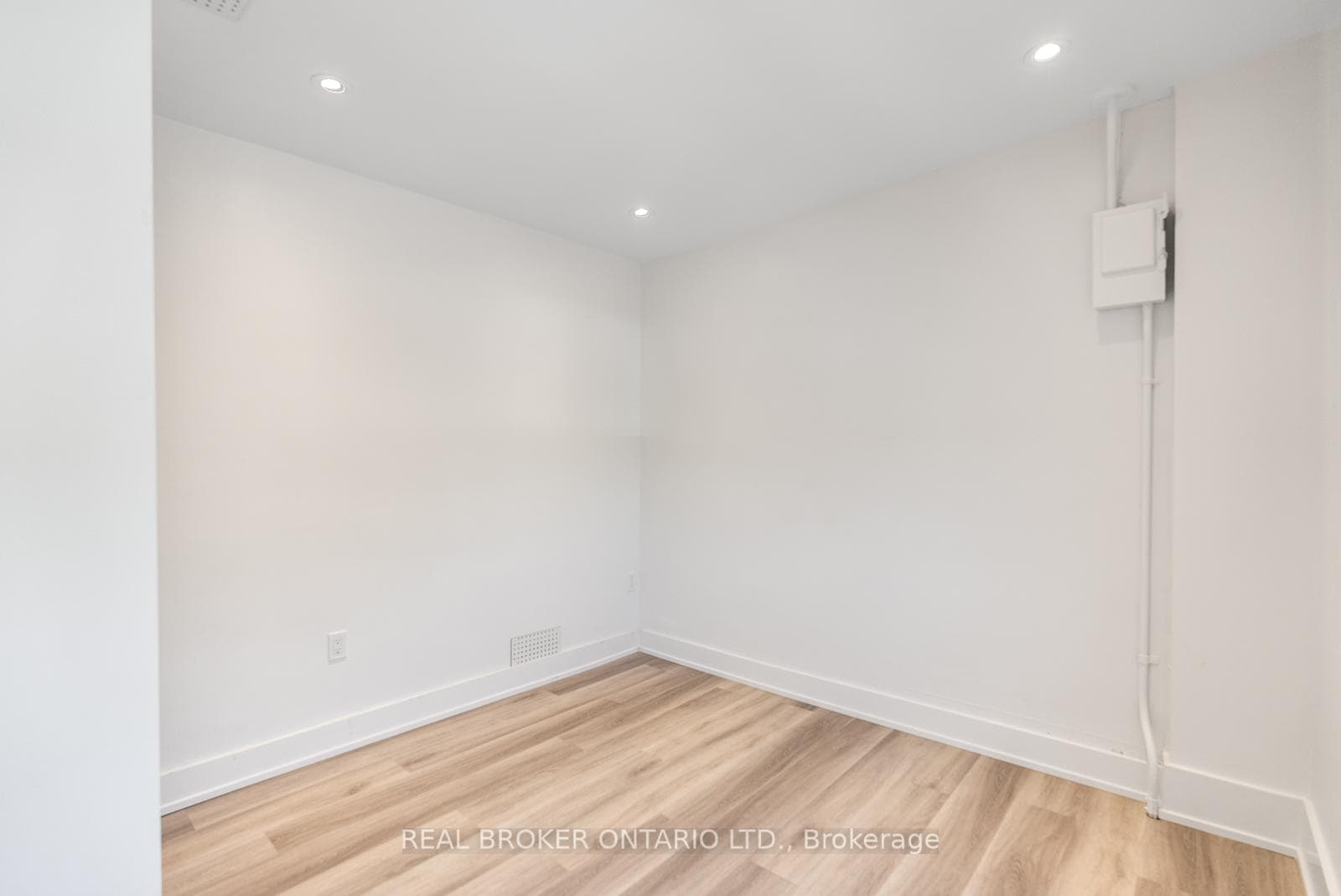 469 Eglinton Avenue Unit 3A photo 11