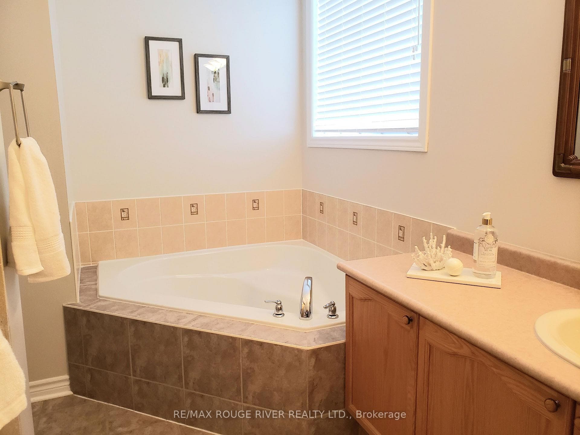 47 Hawstead Crescent photo 15