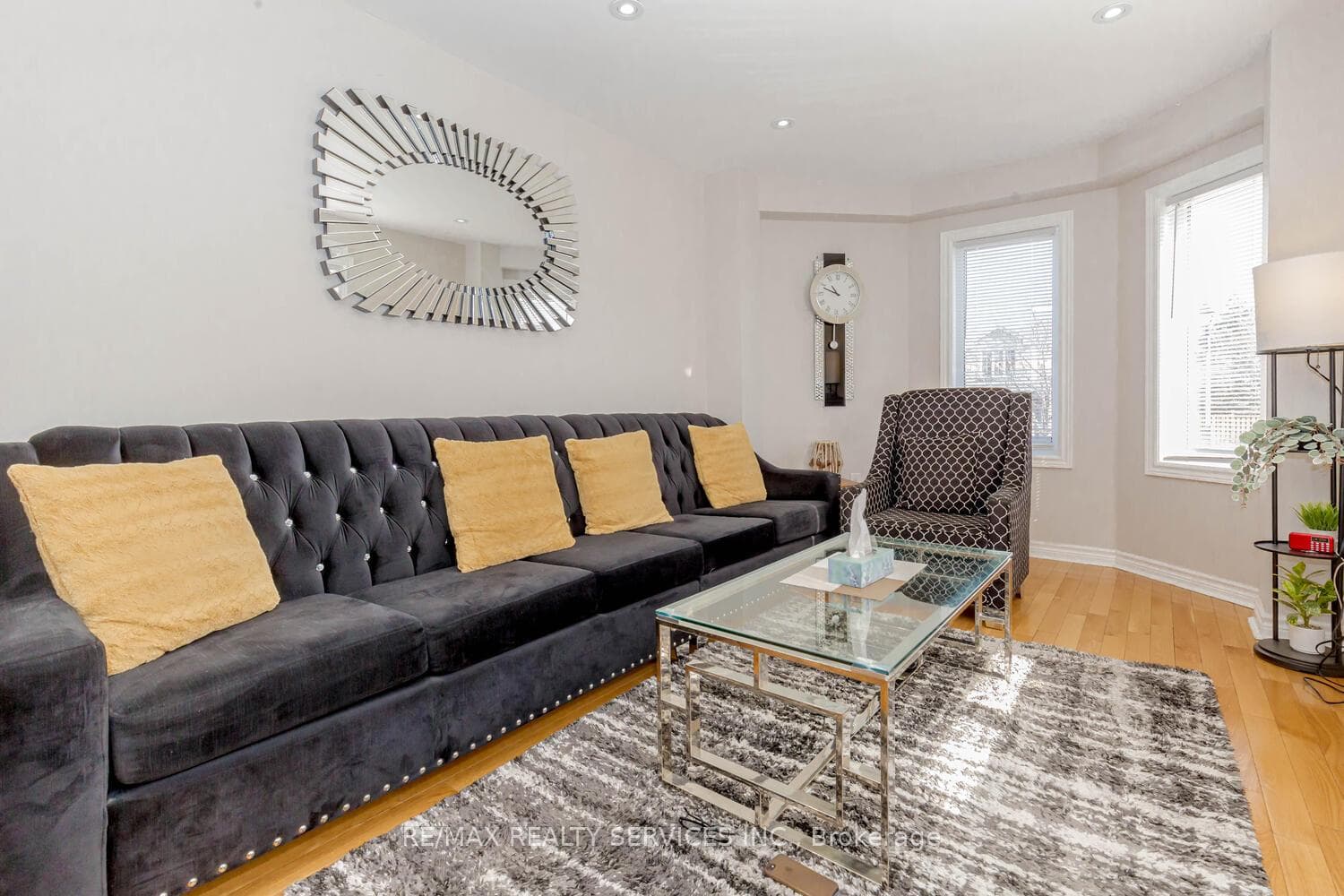 40 Manorwood Court photo 4