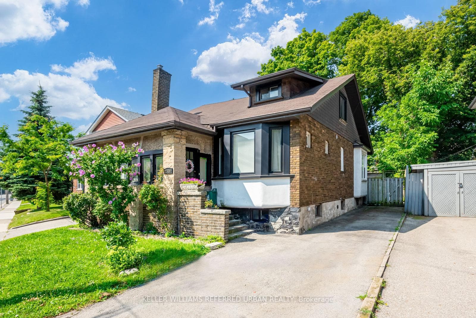 2556 Lake Shore Boulevard Unit Lower photo 1