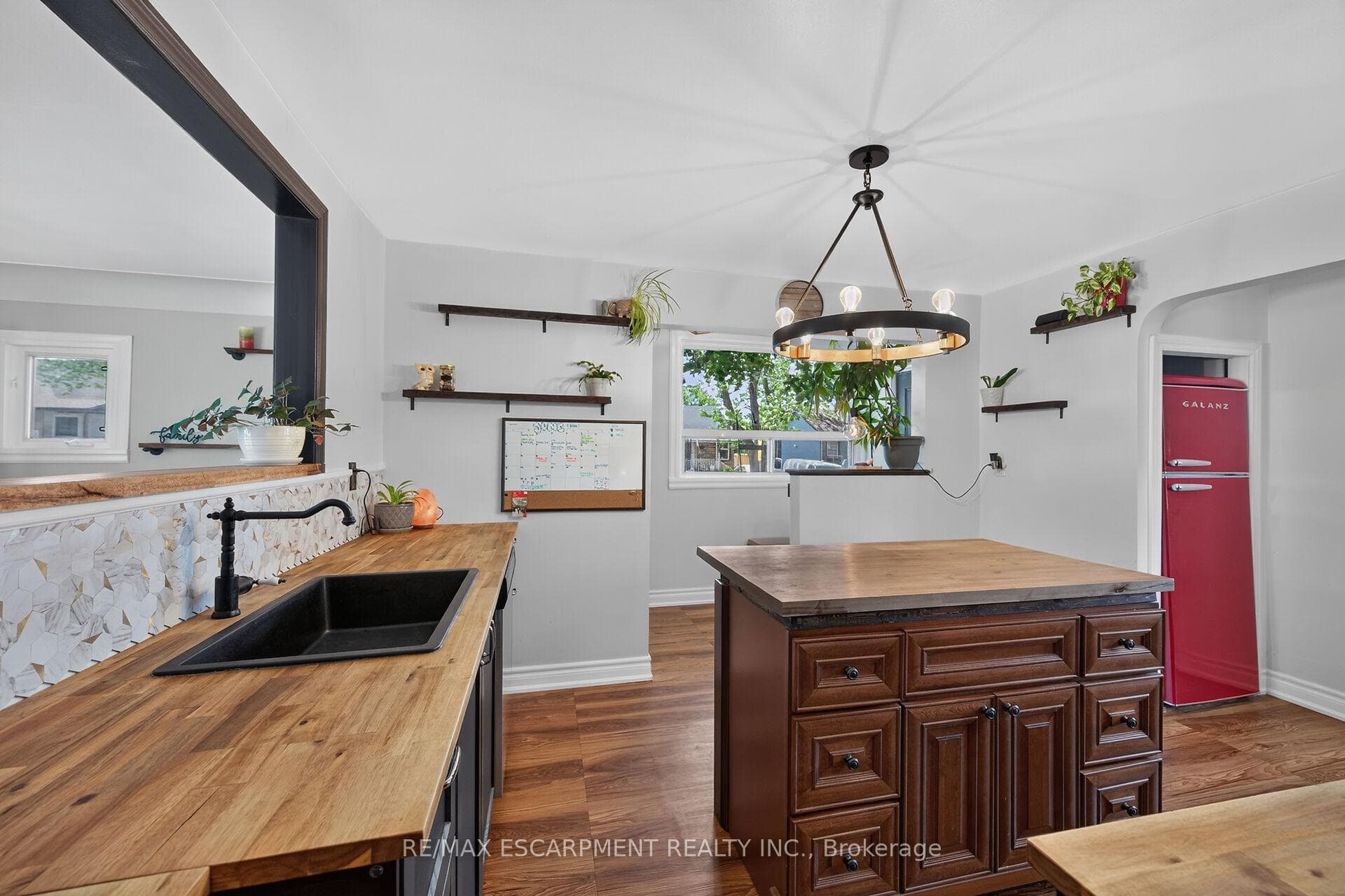 331 Guelph Street photo 16