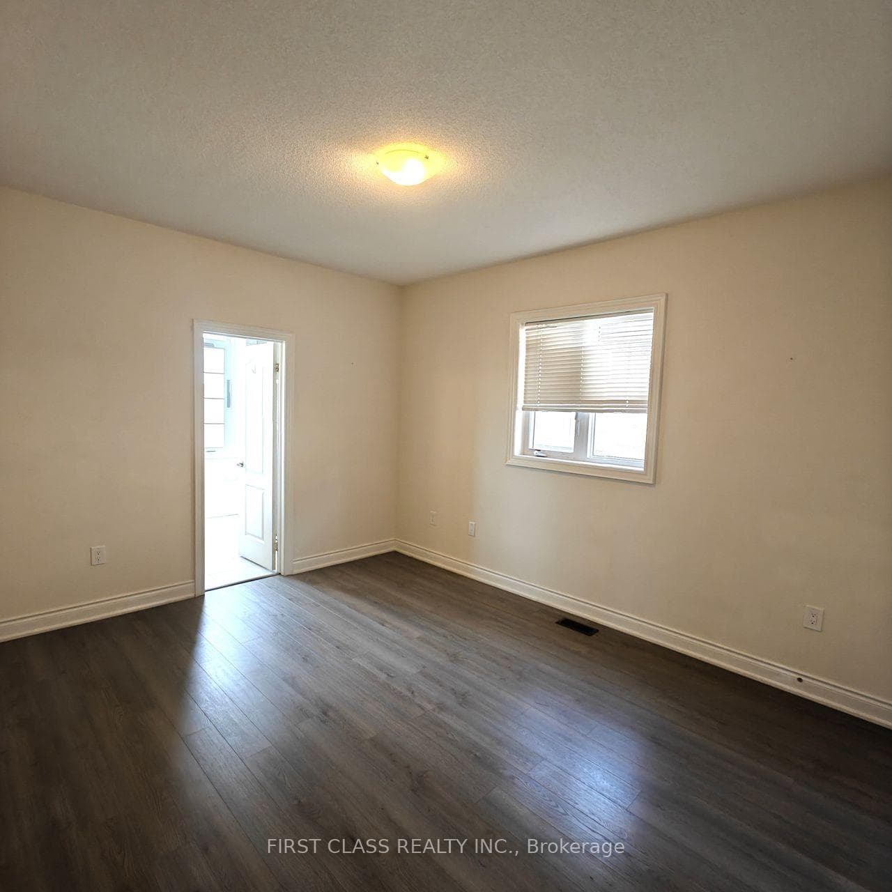 1538 Devine Point photo 12