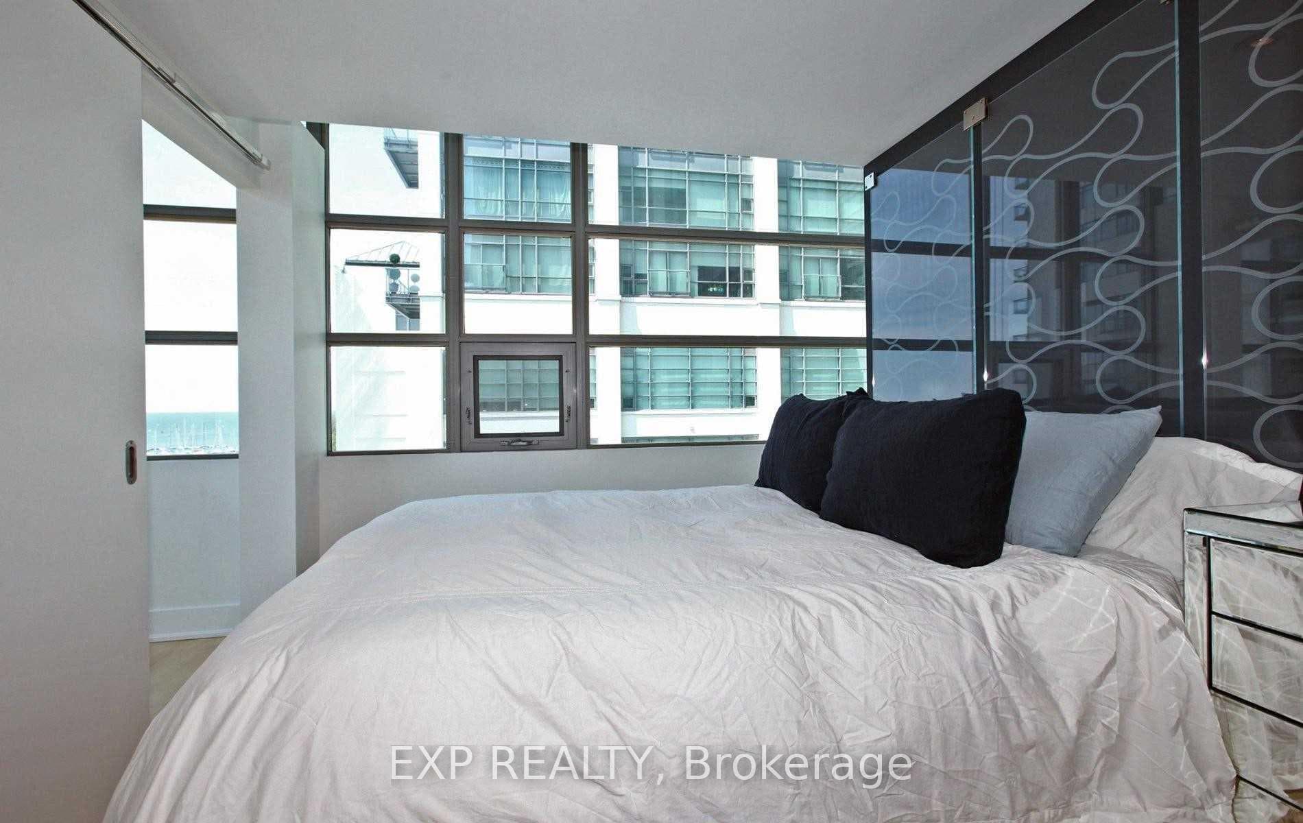 637 Lake Shore Boulevard Unit 527 photo 8