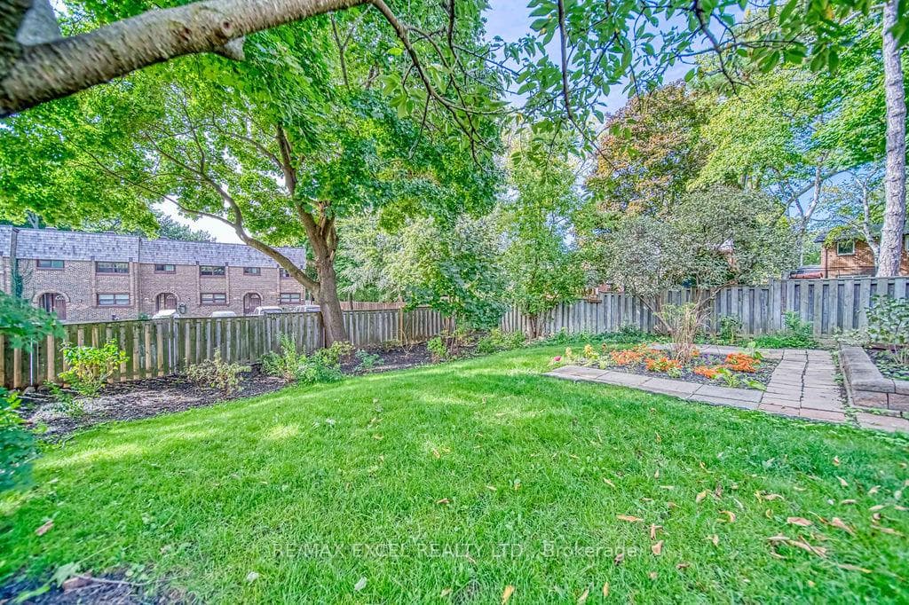 24 Bridlewood Boulevard photo 36