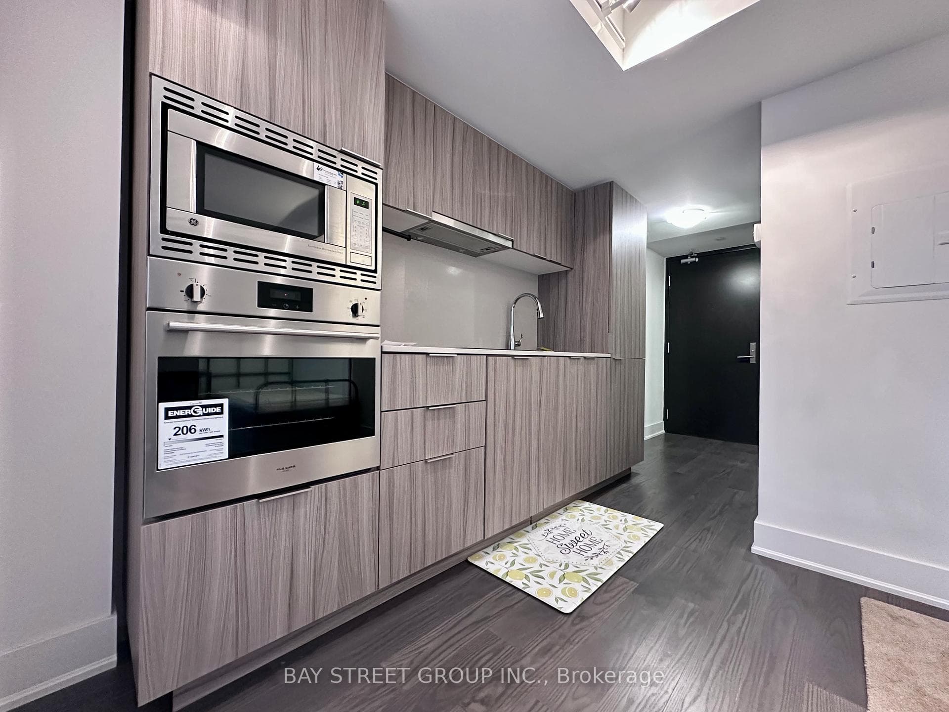 955 Bay Street Unit 821 photo 12