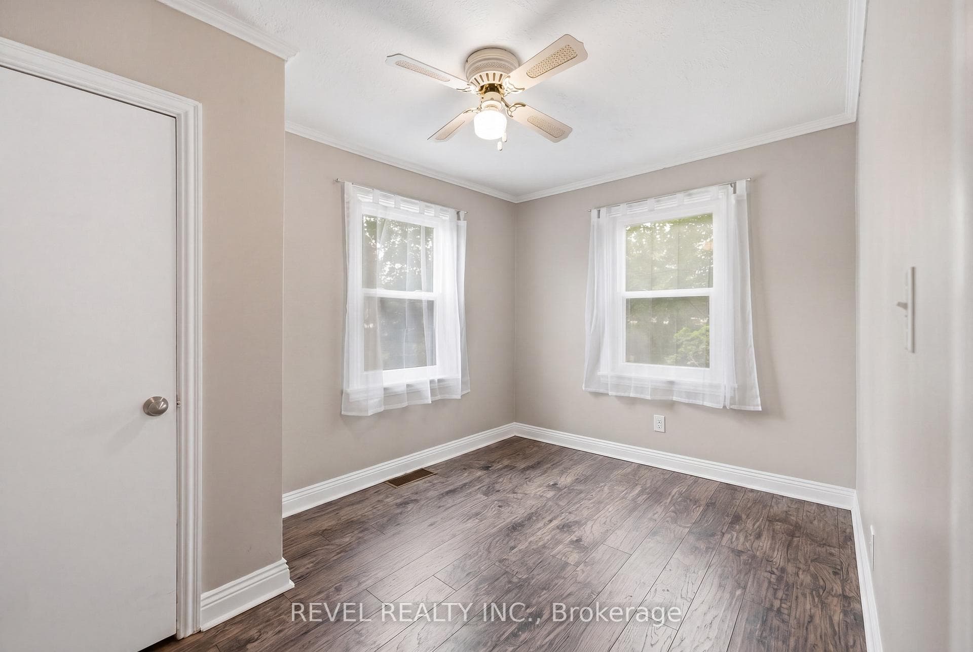 481 Upper Gage Avenue photo 14