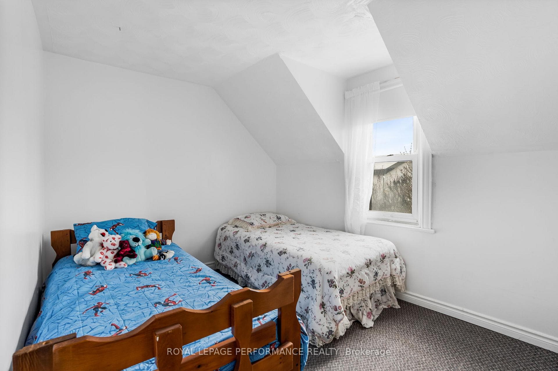 72 Longueuil Street photo 30
