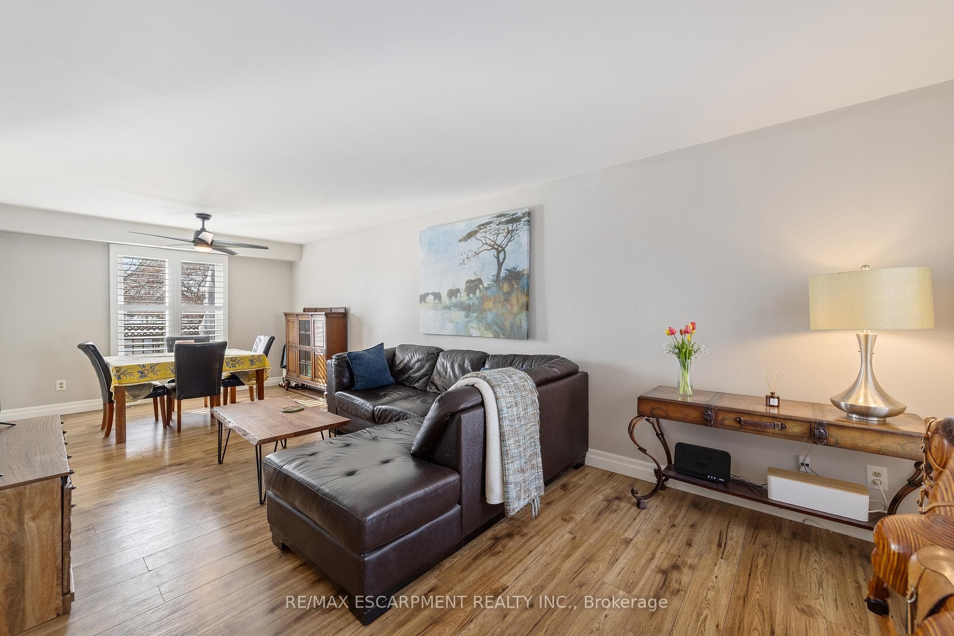 161 TWIN Crescent photo 9
