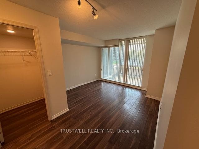 18 Valley Woods Road Unit 309 photo 8
