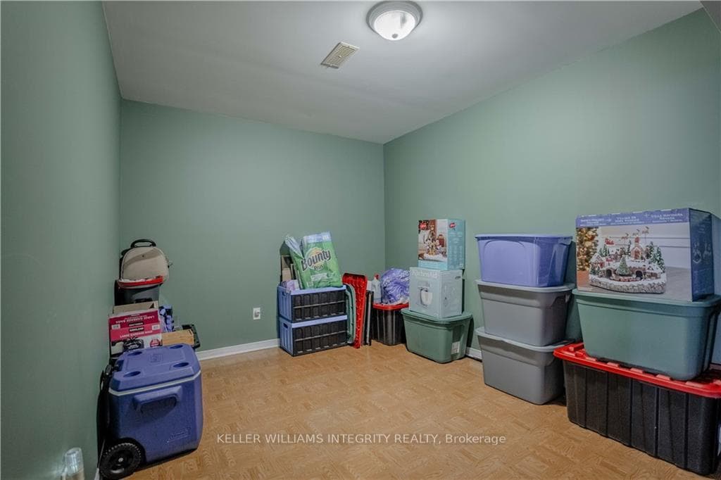 257 NORTHWOODS Crescent photo 19