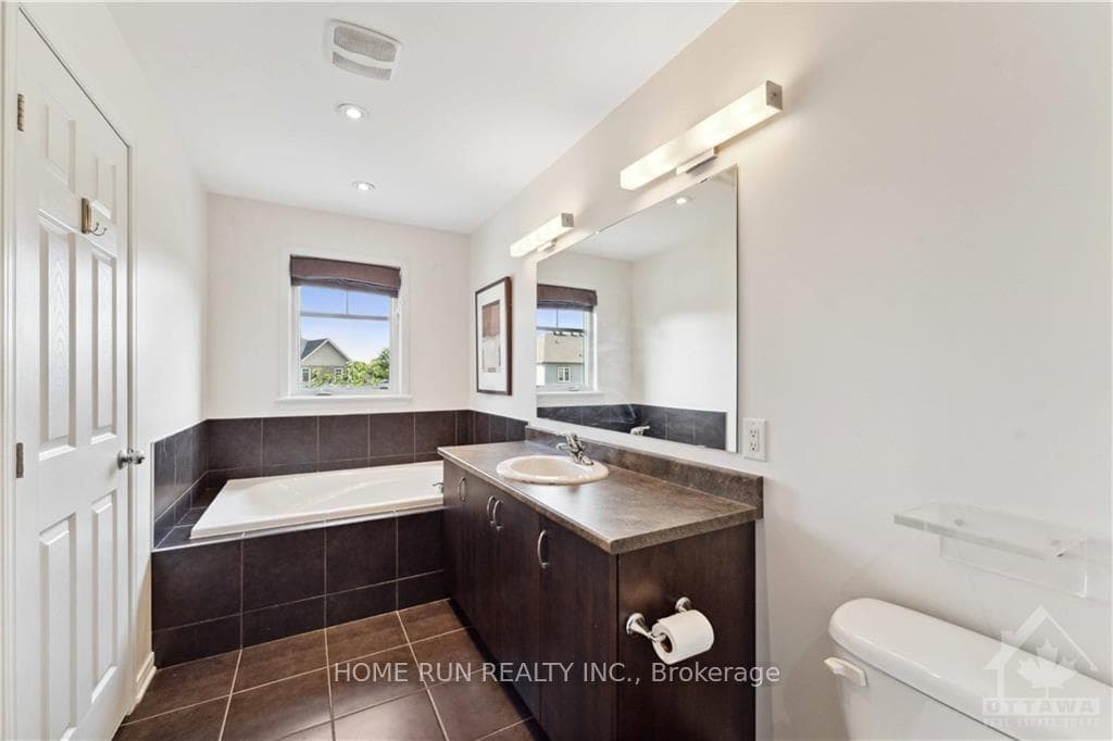 278 LONGFIELDS Drive photo 24