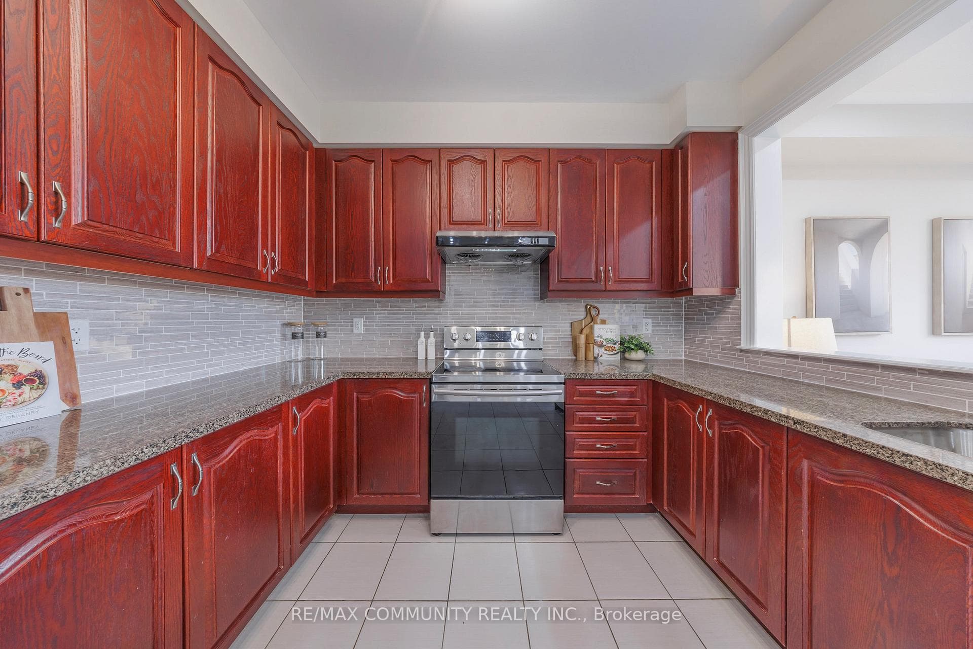 14 Mohandas Drive photo 8