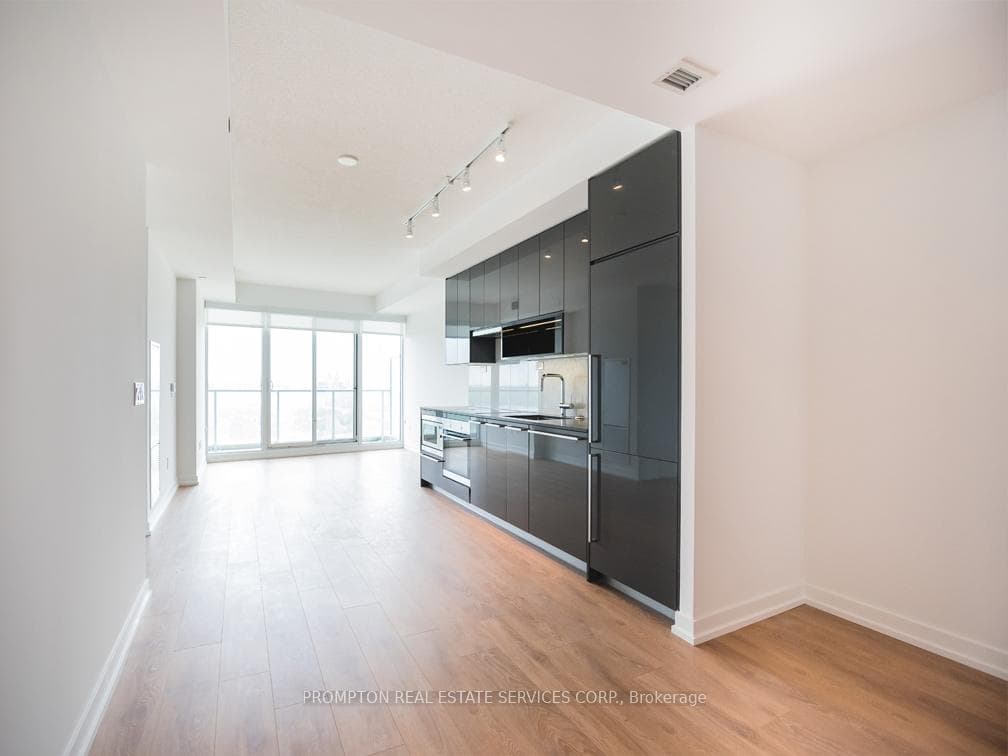 115 Mcmahon Drive Unit 2701 photo 3