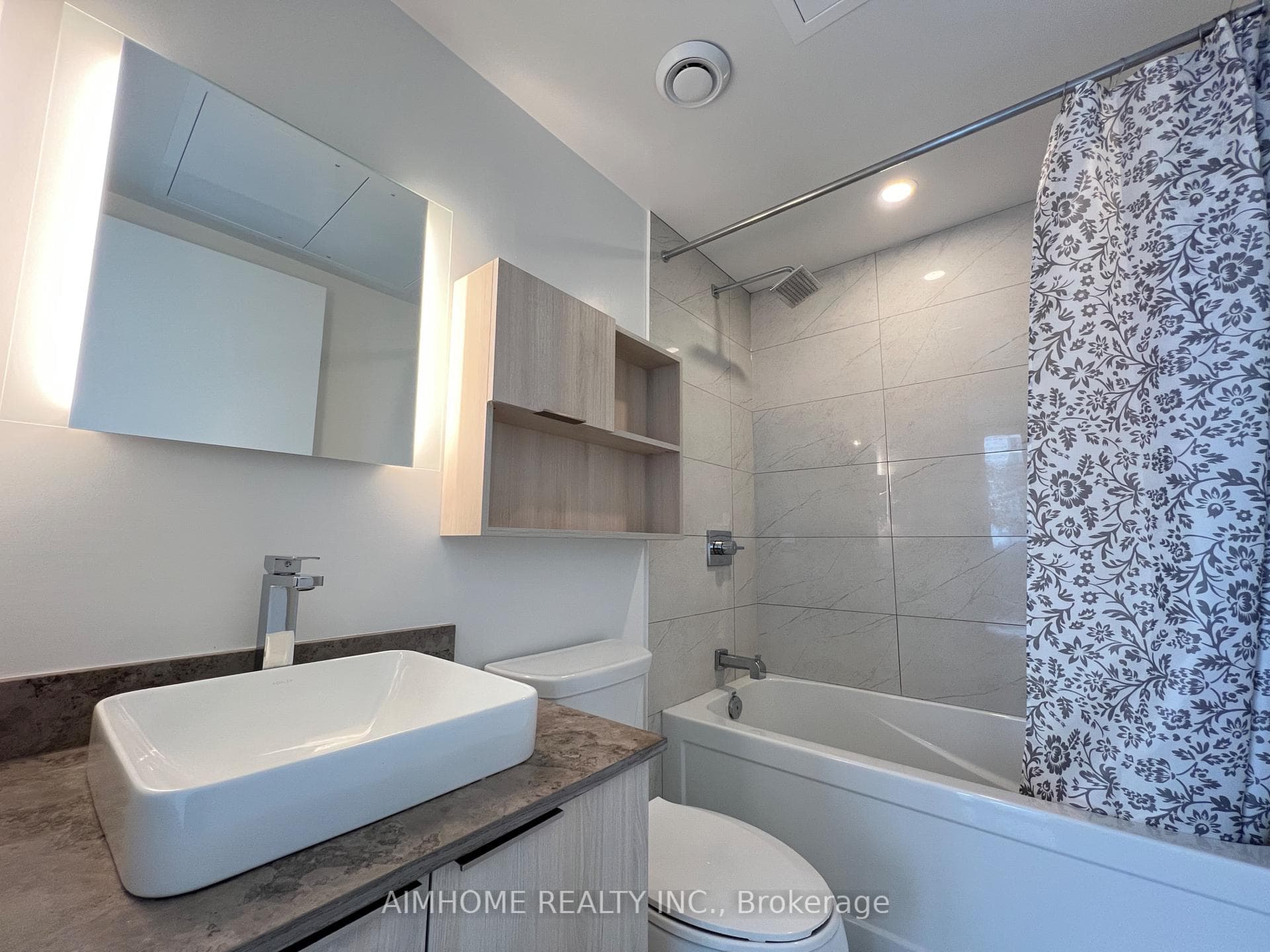 501 Yonge Street Unit 3205 photo 12