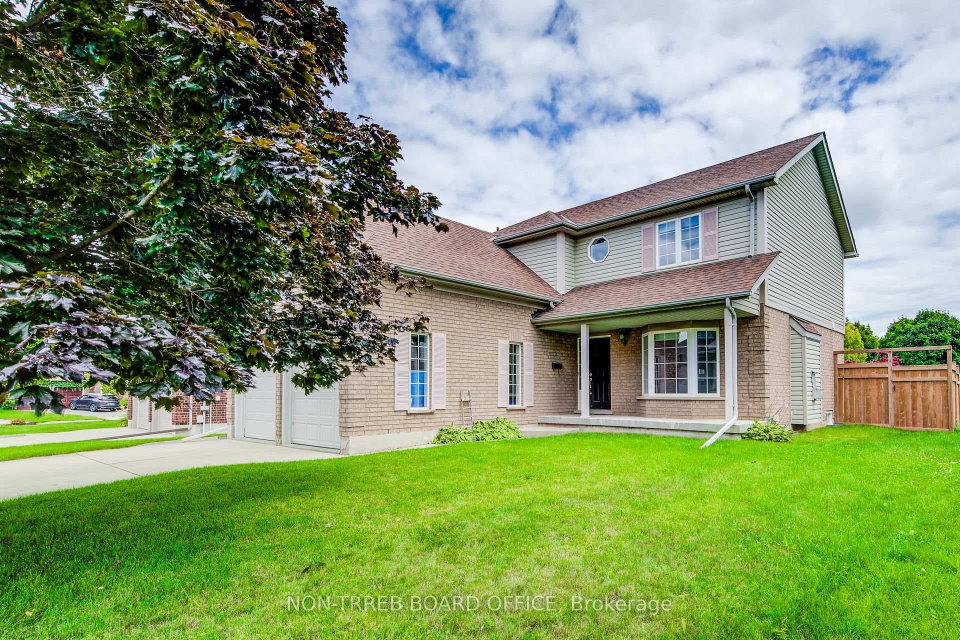 68 WADSWORTH Crescent photo 1