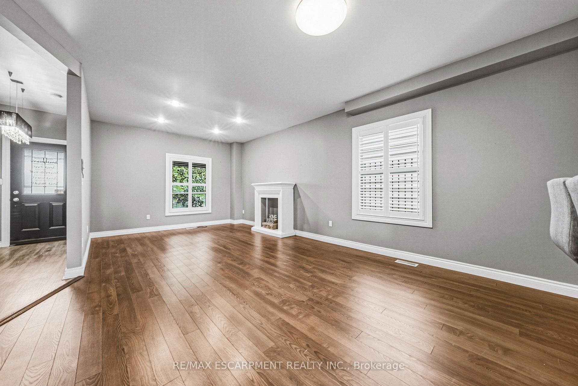 218 Grosvenor Avenue photo 5