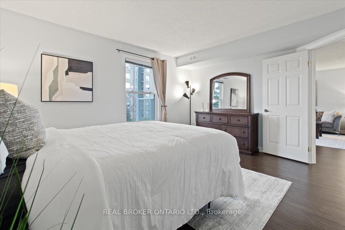 2010 Cleaver Avenue Unit 214 photo 18