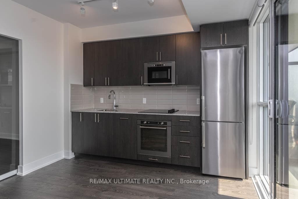 2550 Simcoe Street Unit 1802 photo 7