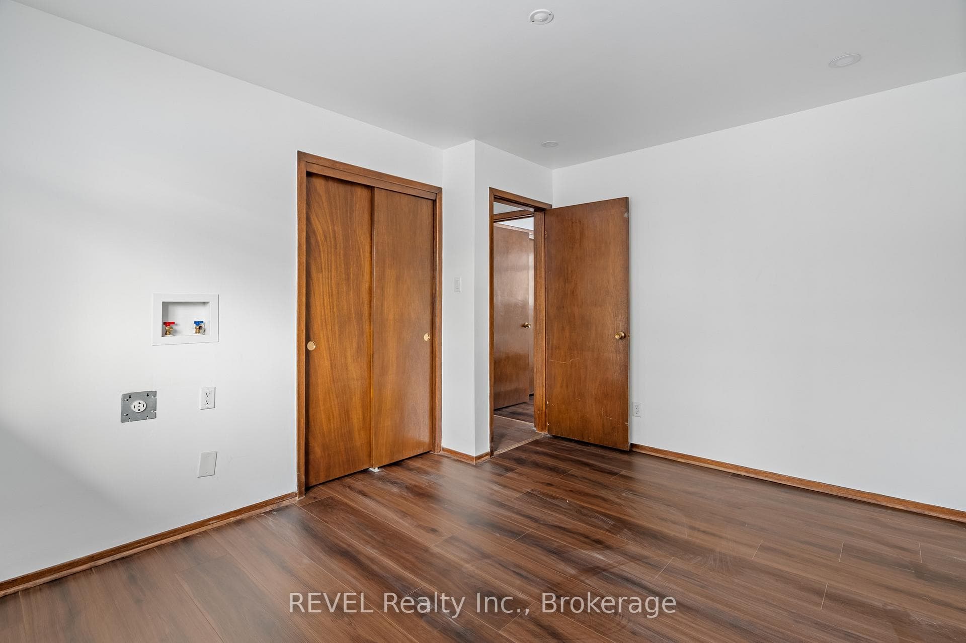 747 Parkdale Avenue photo 26