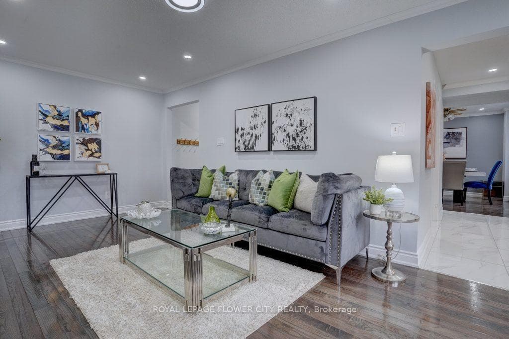 18 Bristol Avenue photo 8