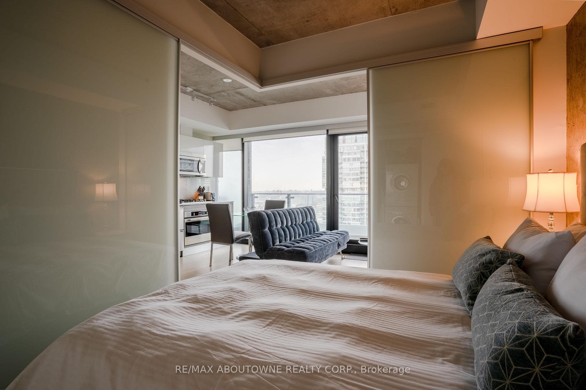 224 King Street Unit 3302 photo 6