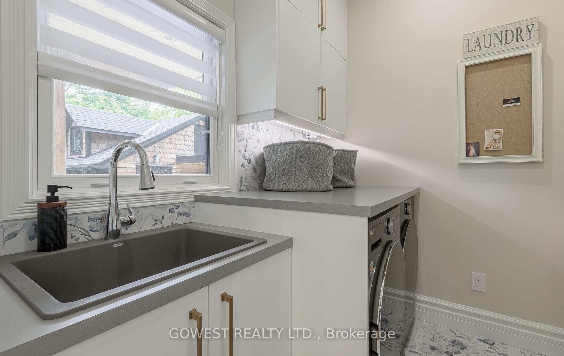 376 Chartwell Road photo 21