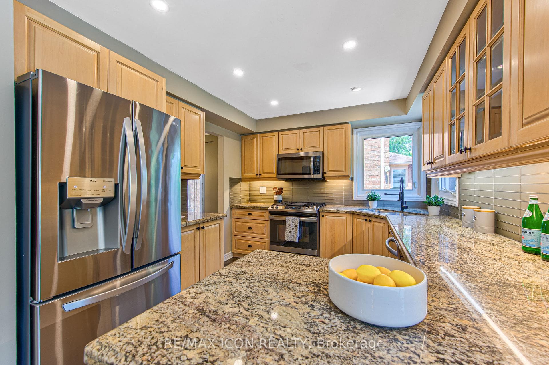 15 Hall Crescent photo 12