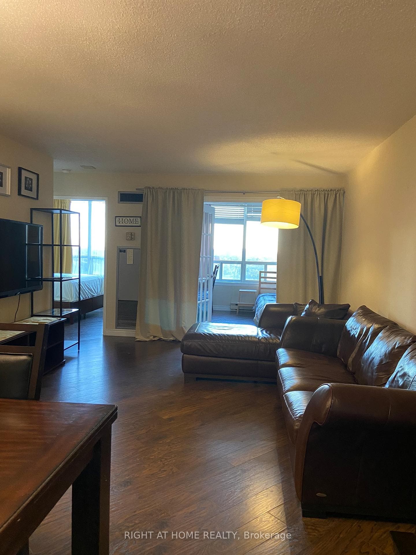 30 Greenfield Avenue Unit 2012 photo 1