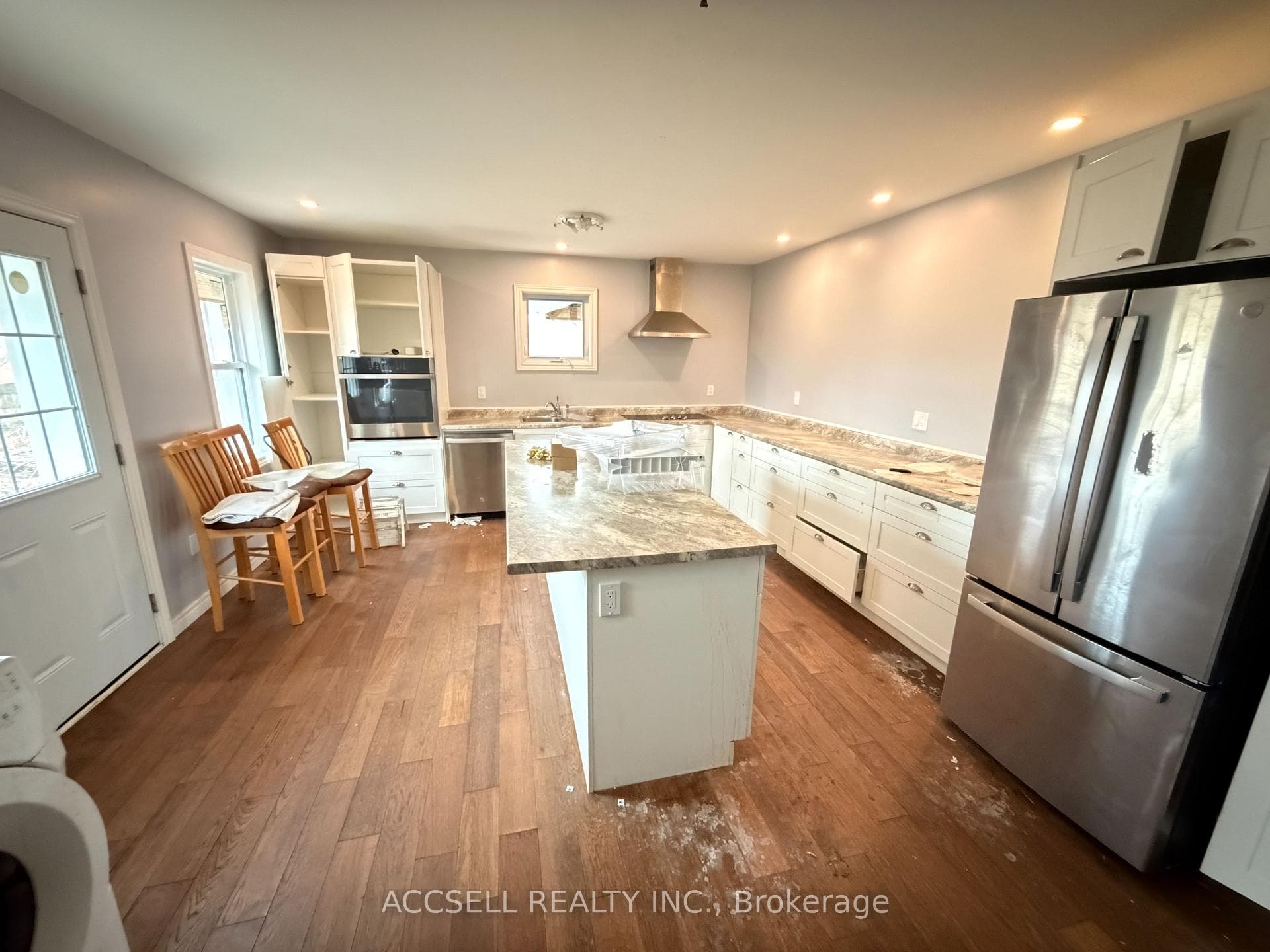 872 Norfolk Street photo 7