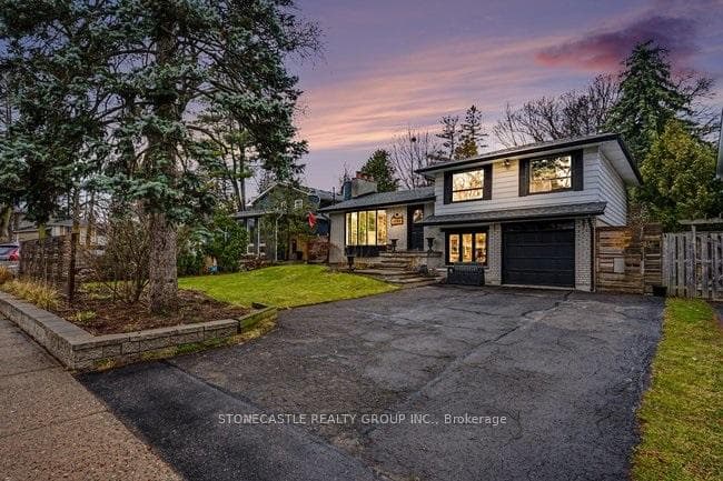 1899 Truscott Drive photo 1
