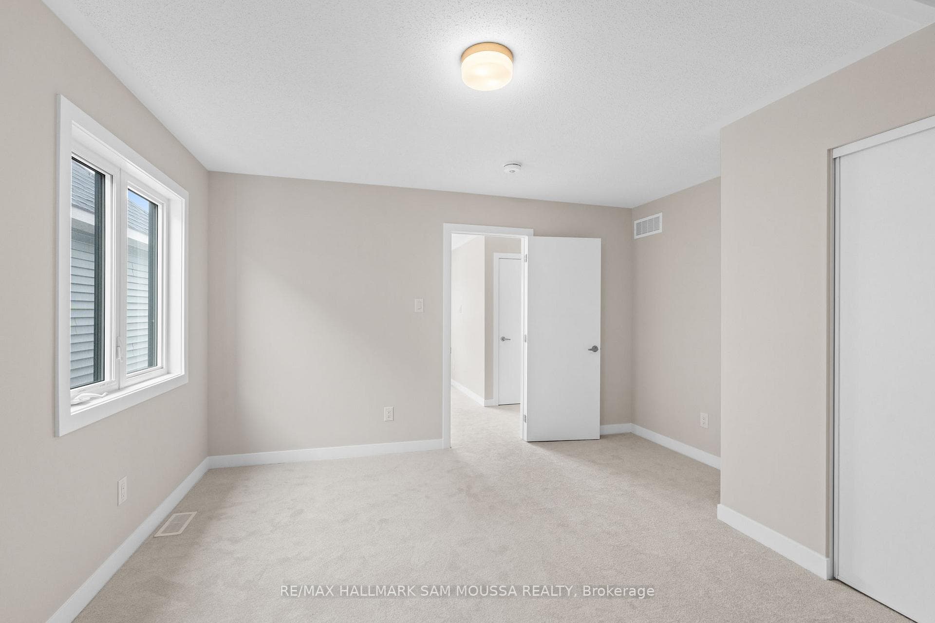 410 Euphoria Crescent photo 33