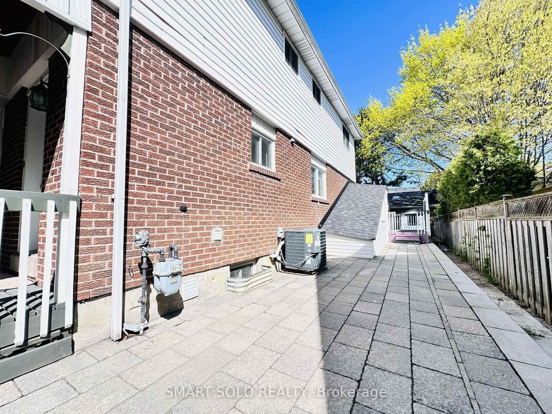 22 Hemingway Crescent Unit w/ Sep. Ent. Bsm photo 16