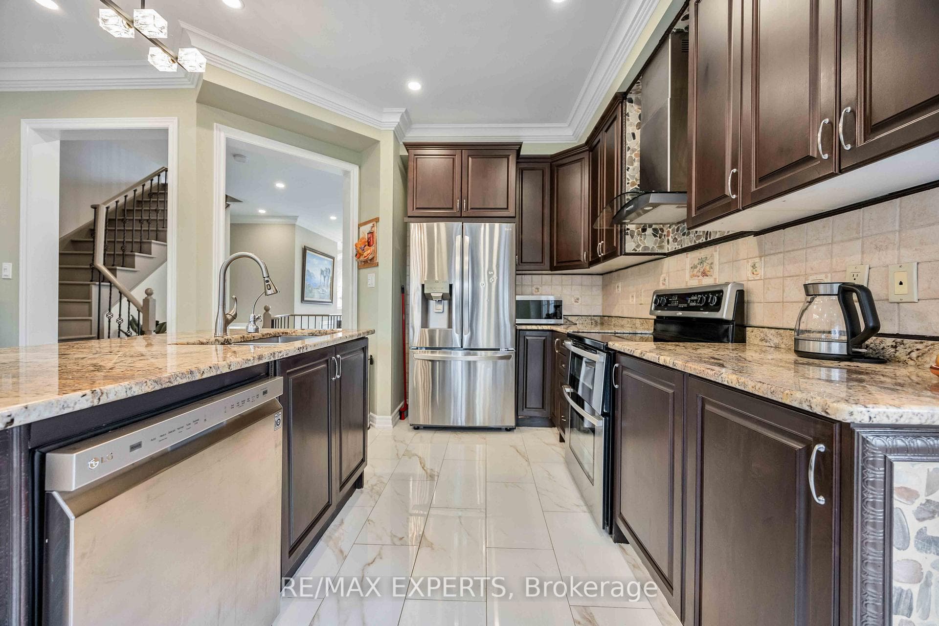 77 Starling Boulevard photo 15