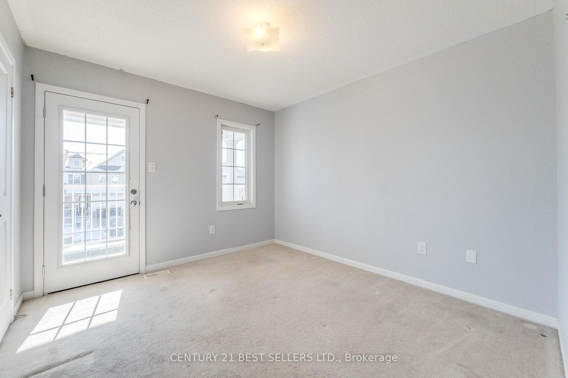 33 Devlin Crescent photo 11