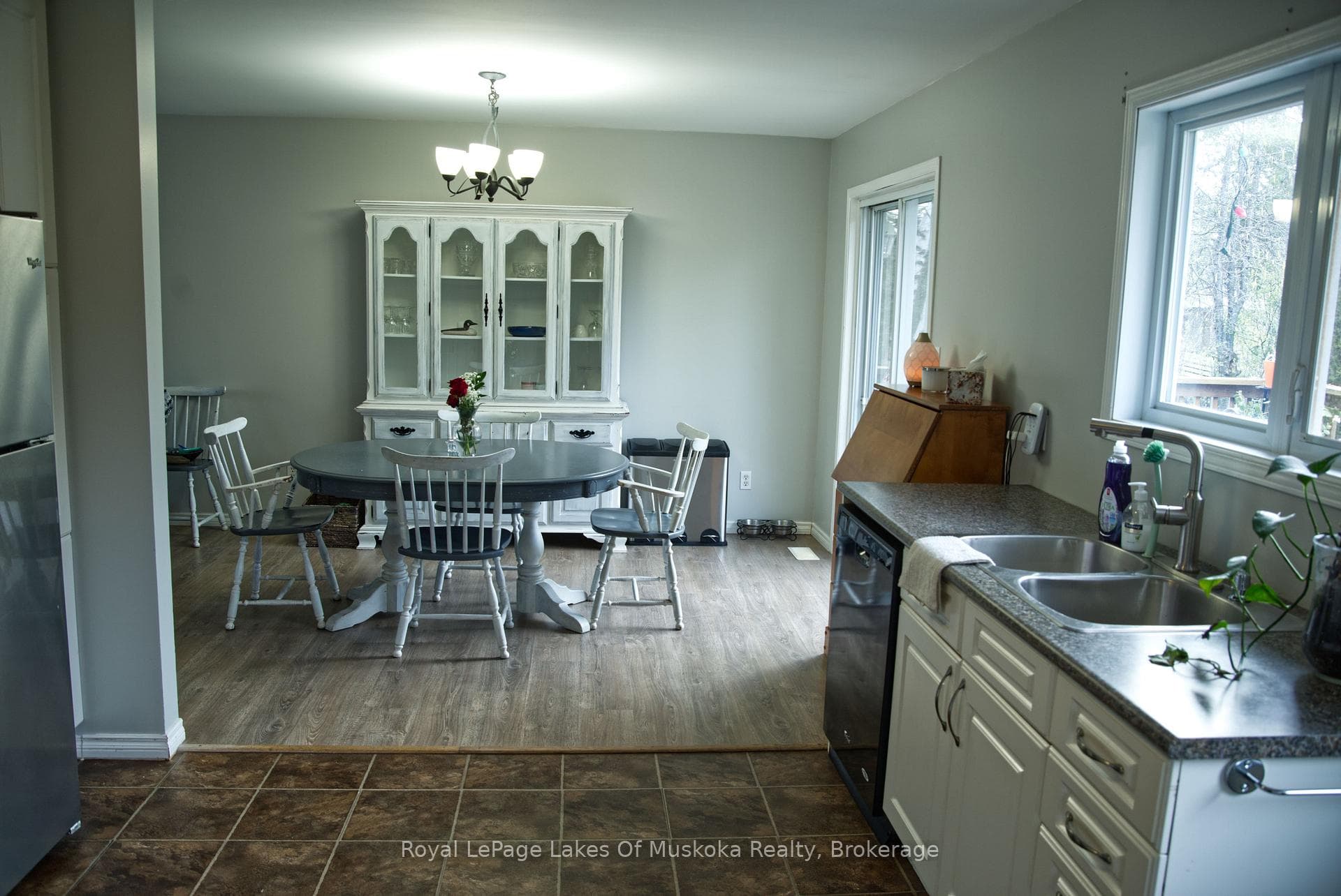 52 Sunshine Street photo 9