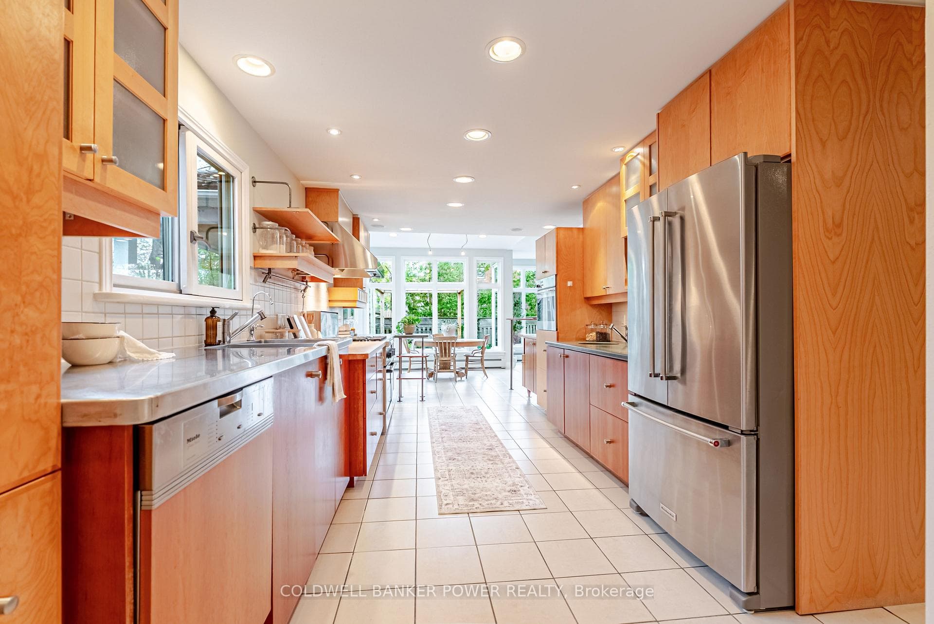 371 Grosvenor Street photo 18