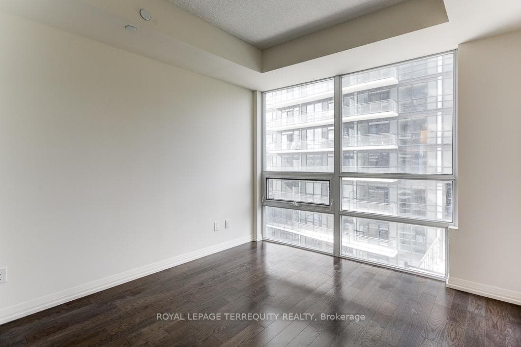 460 Adelaide Street Unit 1118 photo 12