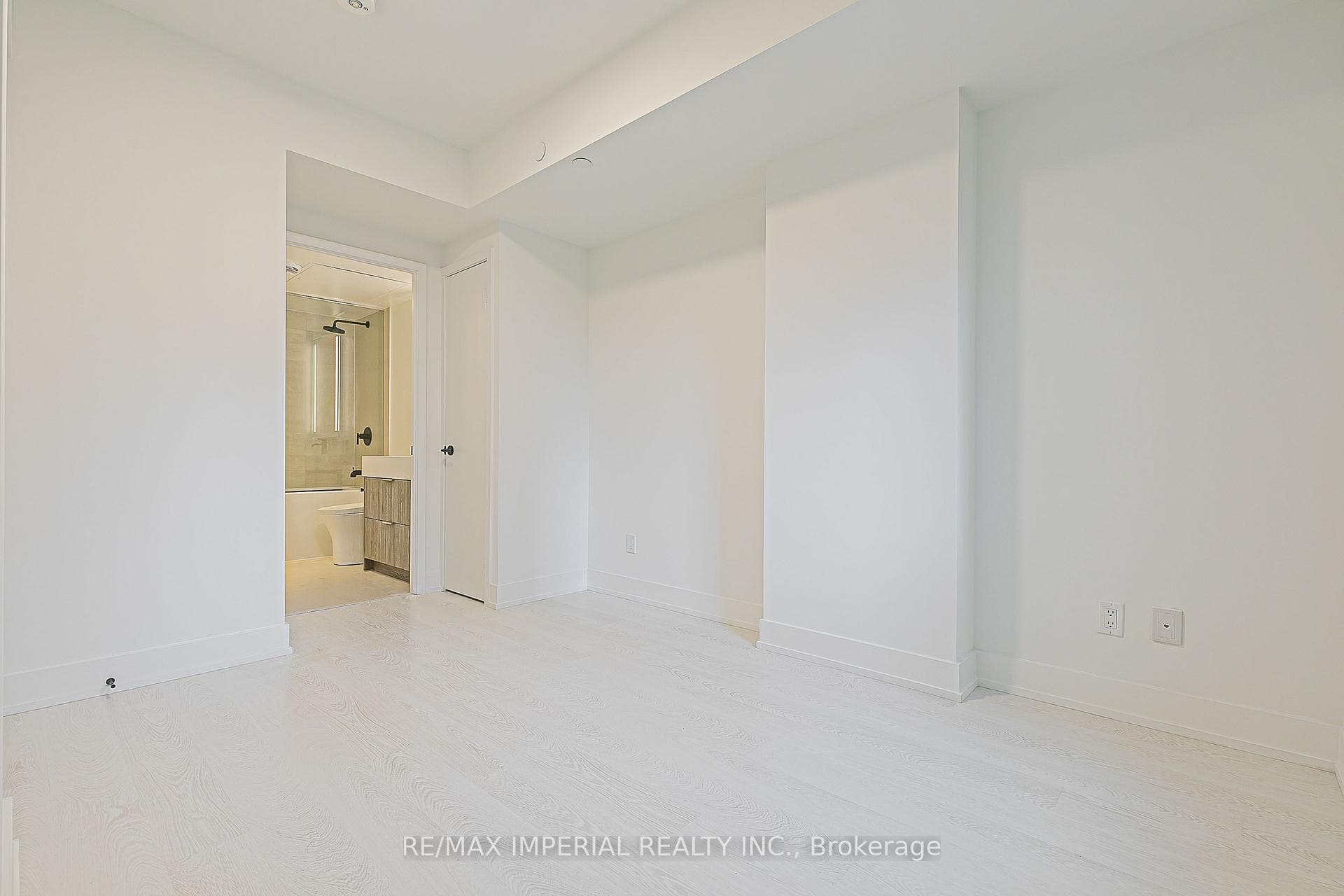 308 Jarvis Street Unit 305 photo 31
