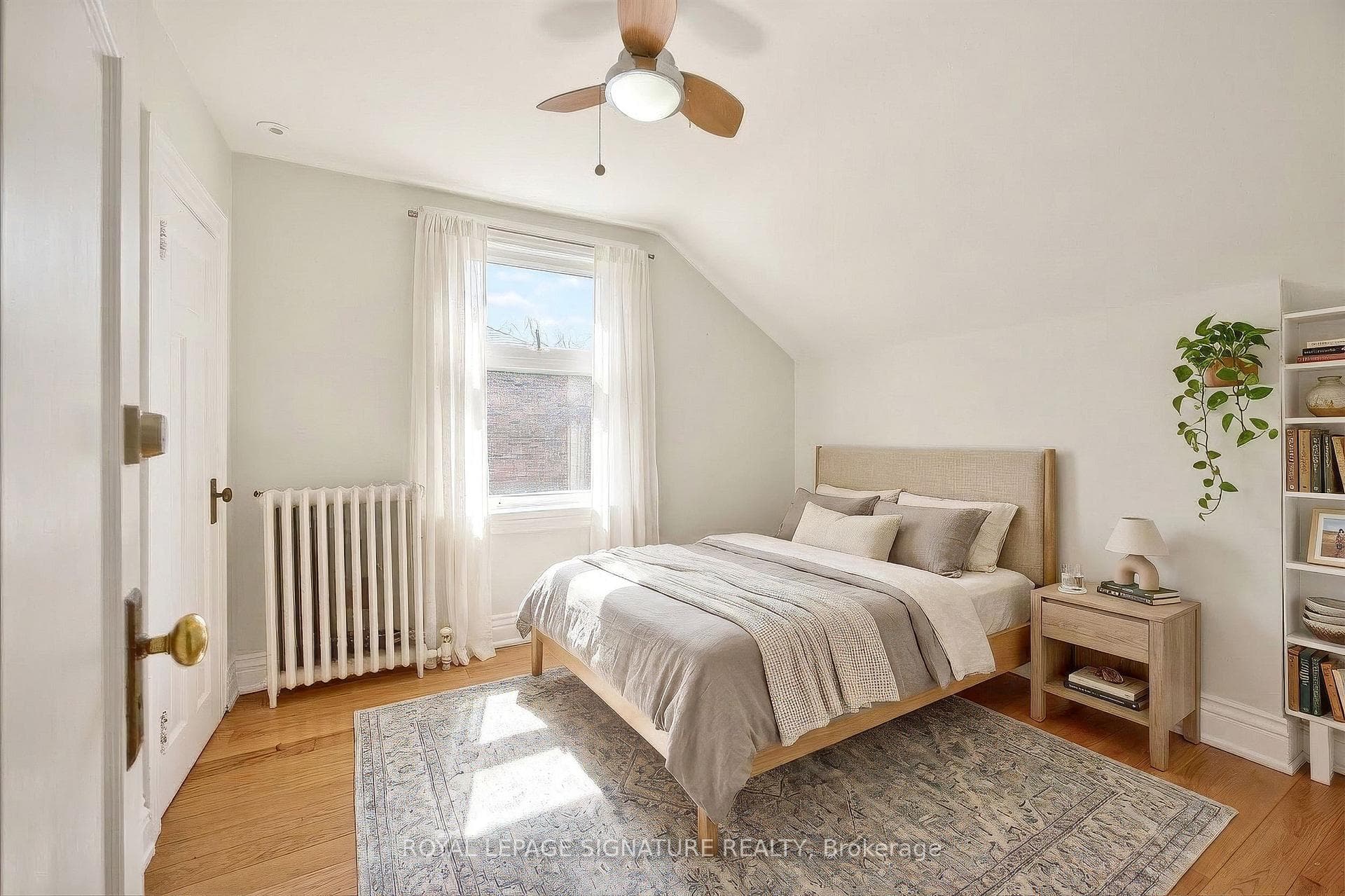 426 Armadale Avenue photo 34